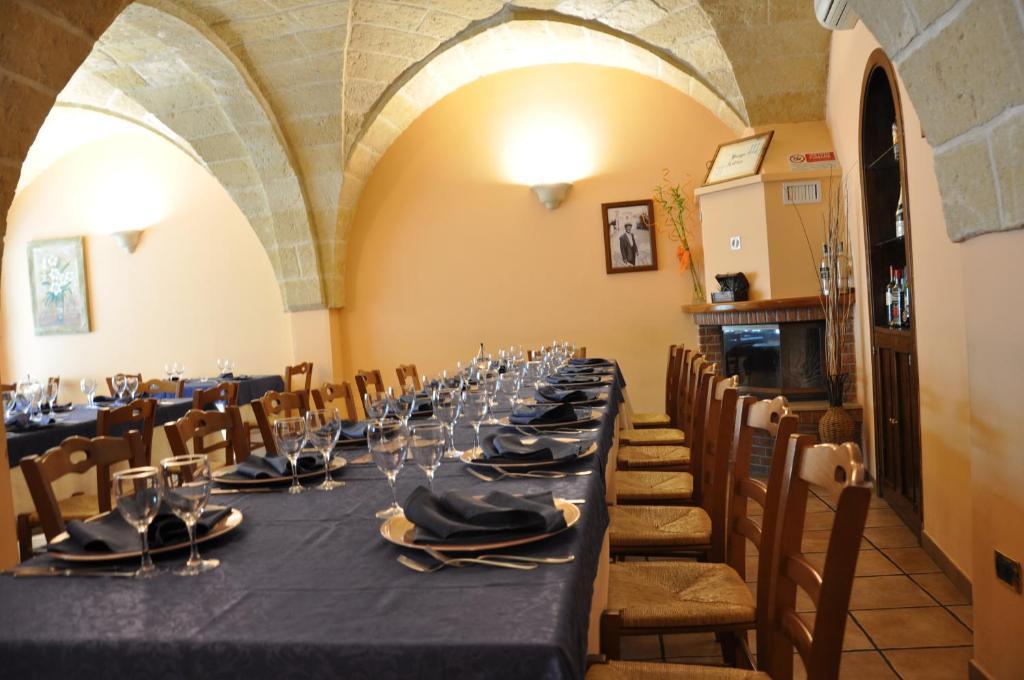 Al Borgo Antico Ristorante E B&B Crispiano Exterior foto